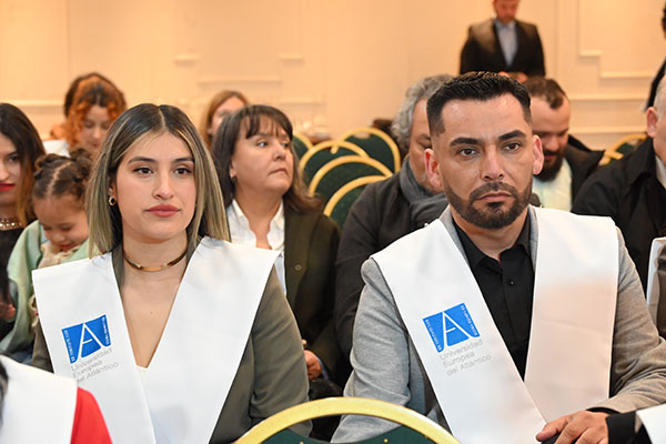 Entrega de títulos en Chile 